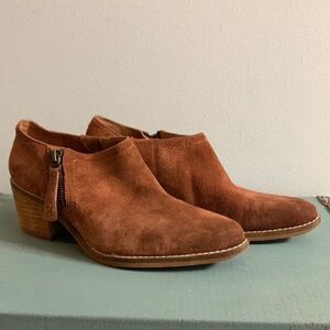 Zodiac brown leather ankle boots.
